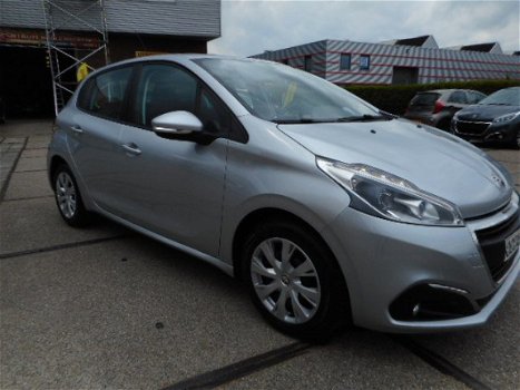 Peugeot 208 - 1.2 PureTech Executive Automaat, Navi, Cruise - 1