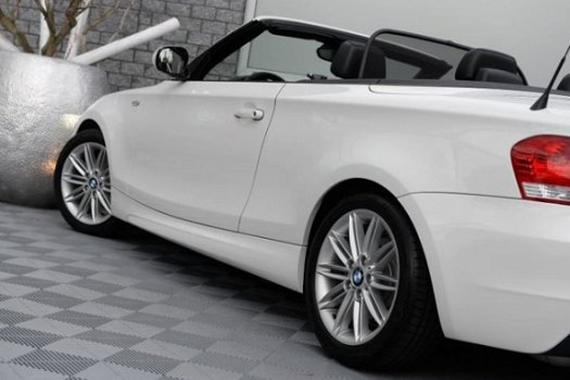 BMW 1-serie Cabrio - 118i High Executive / M Pakket / Navi / Leder / Ecc / Xenon / Pdc / Sportstoele - 1