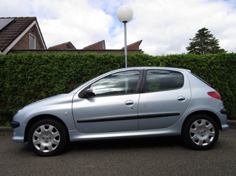 Peugeot 206 - 1.6-16V Air-line 3 AUTOMAAT - 1