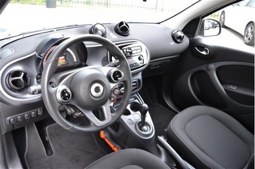 Smart Forfour - 66kW automaat passion plus | led & sensor | cool & audio - 1