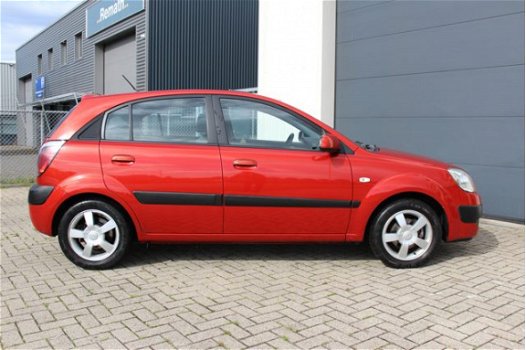 Kia Rio - 1.6 CVVT X-ecutive, Airco, Lichtmetaal, Trekhaak - 1