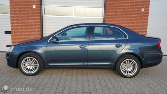 Volkswagen Jetta - 1.9 TDI Comfortline Business - 1