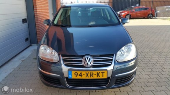 Volkswagen Jetta - 1.9 TDI Comfortline Business - 1