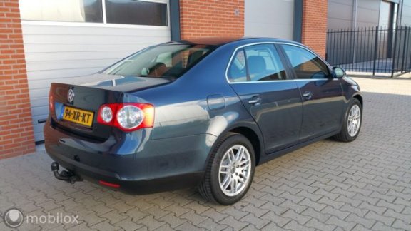 Volkswagen Jetta - 1.9 TDI Comfortline Business - 1