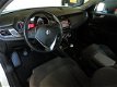 Alfa Romeo Giulietta - 1.6 JTDm Distinctive 50 procent deal 4999, - ACTIE Navi / Clima / Cruise / LE - 1 - Thumbnail