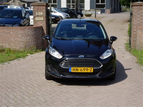 Ford Fiesta - 1.5 TDCi Style 5-drs / Navigatie - 1