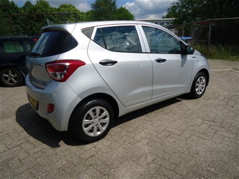 Hyundai i10 - 1.0i i-Drive / 122.710 KM / DAGRIJVERLICHTING / RADIO-CD MP3 / C.VERGRENDELING / IN NE - 1