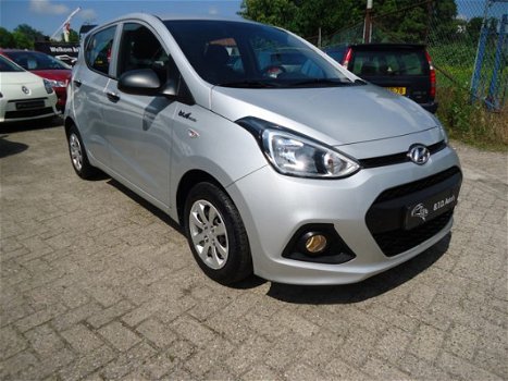 Hyundai i10 - 1.0i i-Drive / 122.710 KM / DAGRIJVERLICHTING / RADIO-CD MP3 / C.VERGRENDELING / IN NE - 1