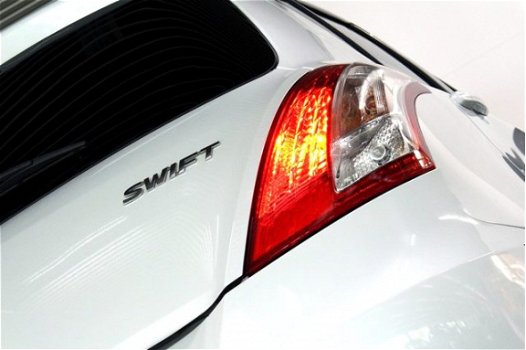 Suzuki Swift - 1.2 X-Tra EASSS 1eEIGNR LEDER CRUISE MFSTUUR STOELVERW. '15 - 1