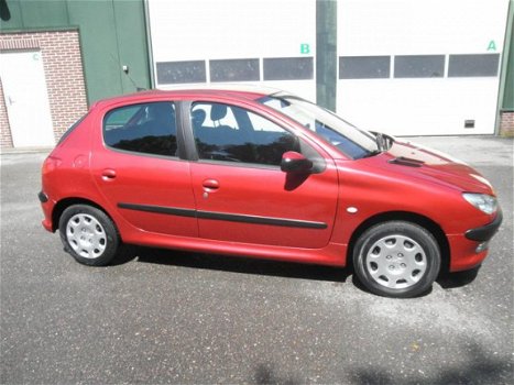 Peugeot 206 - 1.4-16V Gentry Airco, Getint glas, Nw Apk - 1
