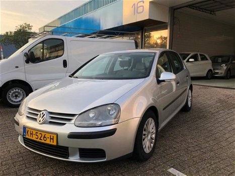 Volkswagen Golf - 1.6 FSI Trendline - 1