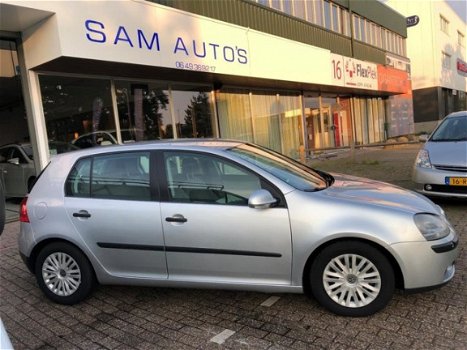 Volkswagen Golf - 1.6 FSI Trendline - 1