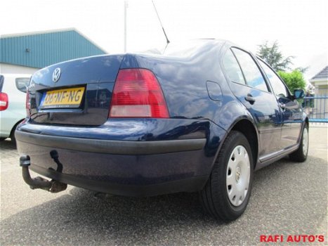 Volkswagen Bora - 1.6 16V|TRENDLINE|AIRCO|SEDAN - 1