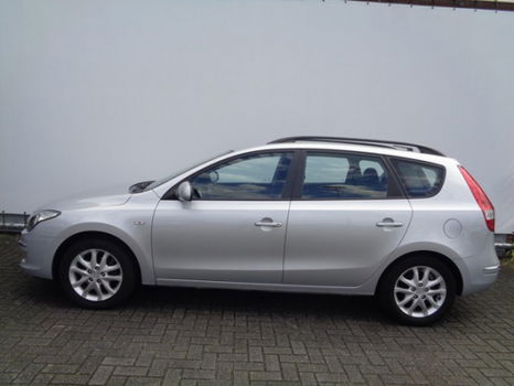 Hyundai i30 Wagon - 1.6 I CVVT CROSSDynamic / Navi / Camera - 1