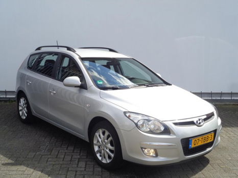 Hyundai i30 Wagon - 1.6 I CVVT CROSSDynamic / Navi / Camera - 1