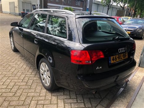 Audi A4 Avant - 2.0 Pro Line AUTOMAAT/NAV/TREKHAAK/PDC/NAP - 1