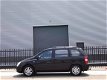 Kia Carnival - 2.7 EX / 7-zits / Airco / CruiseControl / ParkSens enz - 1 - Thumbnail