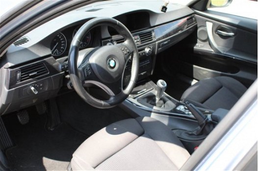 BMW 3-serie - 320d Efficient Dynamics Edition Business Line NAVI CLIMA NAPLET OP NIEUWE MOTOR - 1