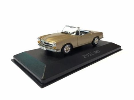 1:43 Ixo Mercedes-Benz 230 SL Pagode W113 1963-1967 metallic beige-gold - 1