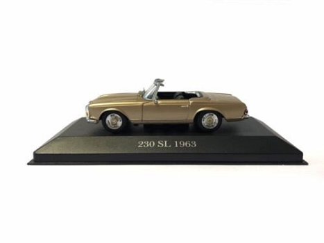 1:43 Ixo Mercedes-Benz 230 SL Pagode W113 1963-1967 metallic beige-gold - 2