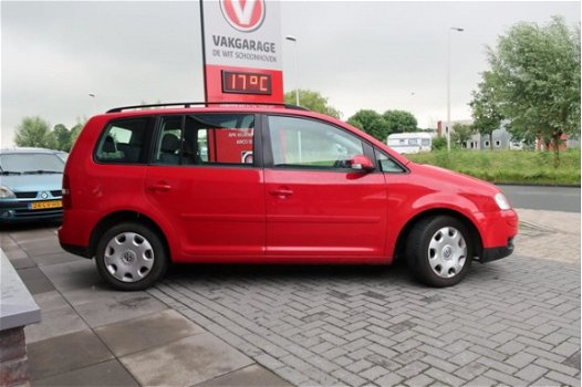 Volkswagen Touran - 1.6-16V FSI 7-persoons / Airco / Elek. ramen + spiegels / Trekhaak - 1