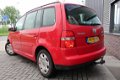 Volkswagen Touran - 1.6-16V FSI 7-persoons / Airco / Elek. ramen + spiegels / Trekhaak - 1 - Thumbnail