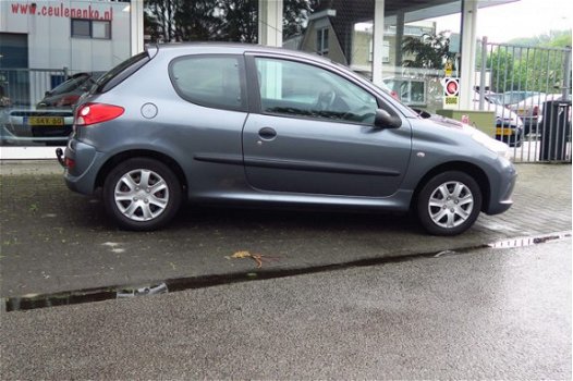 Peugeot 206 - 1.1 XR Trekhaak, ABS, centrale deurvergrendeling, electr.ramen voor geen afleverkosten - 1