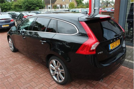 Volvo V60 - DRIVe D2 Momentum, Sensus Navi & High Perf. Audio - 1