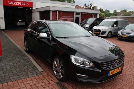 Volvo V60 - DRIVe D2 Momentum, Sensus Navi & High Perf. Audio - 1