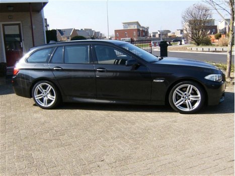 BMW 5-serie Touring - 520i M-Pakket Automaat Leder Navi 19 Inch Elektr Achterklep Nieuwstaat - 1