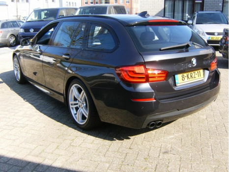 BMW 5-serie Touring - 520i M-Pakket Automaat Leder Navi 19 Inch Elektr Achterklep Nieuwstaat - 1