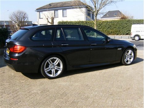 BMW 5-serie Touring - 520i M-Pakket Automaat Leder Navi 19 Inch Elektr Achterklep Nieuwstaat - 1