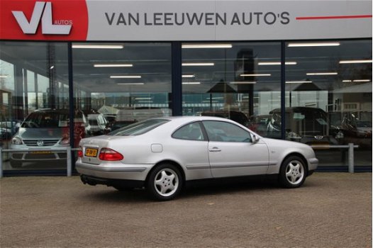 Mercedes-Benz CLK-klasse Coupé - 200 Elegance | Automaat | Centrale vergrendeling | Airco - 1