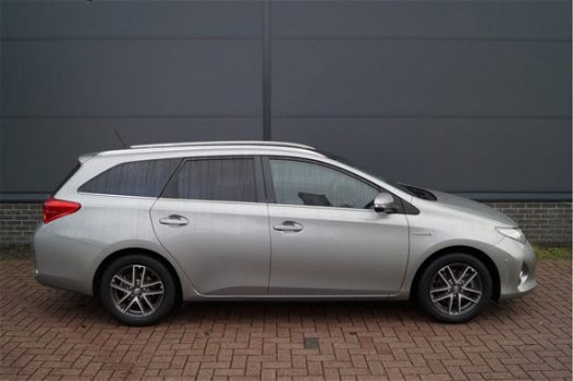 Toyota Auris Touring Sports - 1.8 Hybrid Lease l Navigatie l Panoramadak - 1