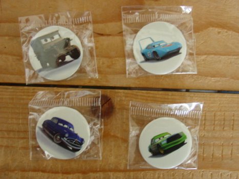 badges pins CARS disney - 1