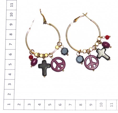 Mooie creool oorhanger met kruis,peace, en diverse kralen goud kleurig - Afbeelding 3