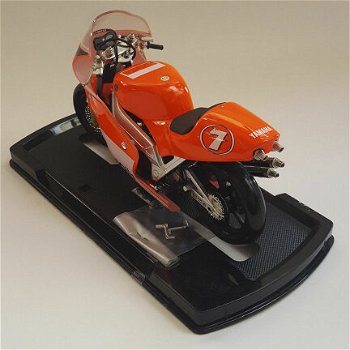 1:10 Guiloy Yamaha YZR 500 Carlos Checa Team Marlboro #7 - 3