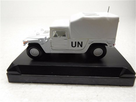1:43 Victoria Hummer UN United Nations white closed pickup - 4