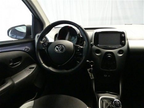 Toyota Aygo - 1.0 VVT-i x-play Airco | Camera | Led - 1