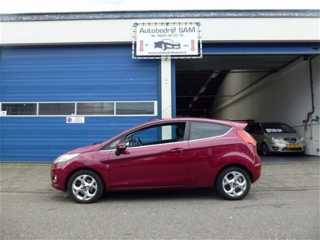 Ford Fiesta - 1.6 Titanium Apk/Climate/Cruise/Sensoren/NAP/Boekjes/Velgen/Inklapbaar Spiegels - 1