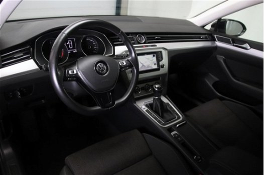 Volkswagen Passat Variant - 1.6 TDI Highline Navigatie Climate Control Parkassist 200x Vw -Audi-Seat - 1