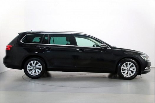 Volkswagen Passat Variant - 1.6 TDI Highline Navigatie Climate Control Parkassist 200x Vw -Audi-Seat - 1