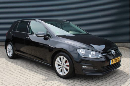 Volkswagen Golf - 1.6 TDI Highline BlueMotion Navigatie Parkeerhulp - 1