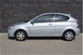 Hyundai Accent - 1.4i Dynamic Joy AIRCO / ELECTRISCHE RAMEN VOOR / PARKEERSENSOREN ACHTER - 1 - Thumbnail