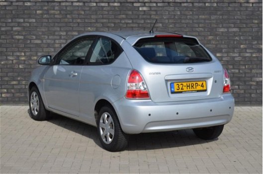 Hyundai Accent - 1.4i Dynamic Joy AIRCO / ELECTRISCHE RAMEN VOOR / PARKEERSENSOREN ACHTER - 1