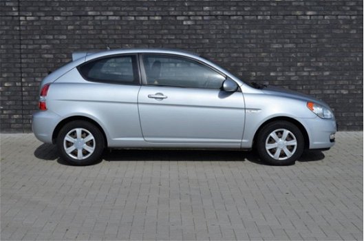 Hyundai Accent - 1.4i Dynamic Joy AIRCO / ELECTRISCHE RAMEN VOOR / PARKEERSENSOREN ACHTER - 1