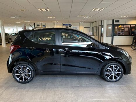 Hyundai i10 - 1.0i Comfort 15'' inch velgen Van €15.950, - nu geheel rijklaar €13.950 - 1