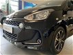 Hyundai i10 - 1.0i Comfort 15'' inch velgen Van €15.950, - nu geheel rijklaar €13.950 - 1 - Thumbnail