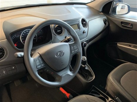 Hyundai i10 - 1.0i Comfort 15'' inch velgen Van €15.950, - nu geheel rijklaar €13.950 - 1