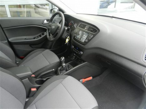Hyundai i20 - 1.0 T-GDI Comfort VAN € 19.695, - VOOR € 18.445, - 1